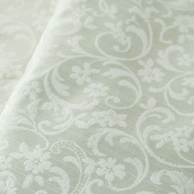 唐草模様をジャカード織で上品に表現した防炎カーテン アガサ（D1196